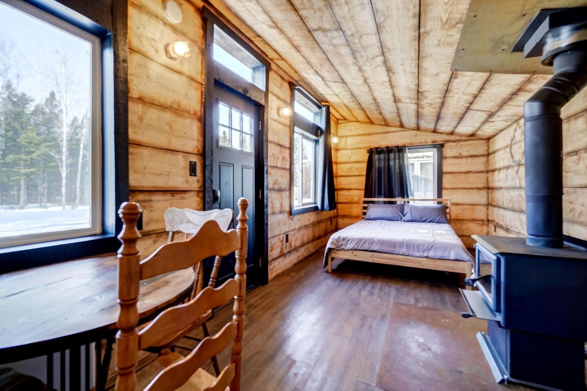 Your Cozy Cabin Retreat Saint-Remi-d'Amherst Dış mekan fotoğraf