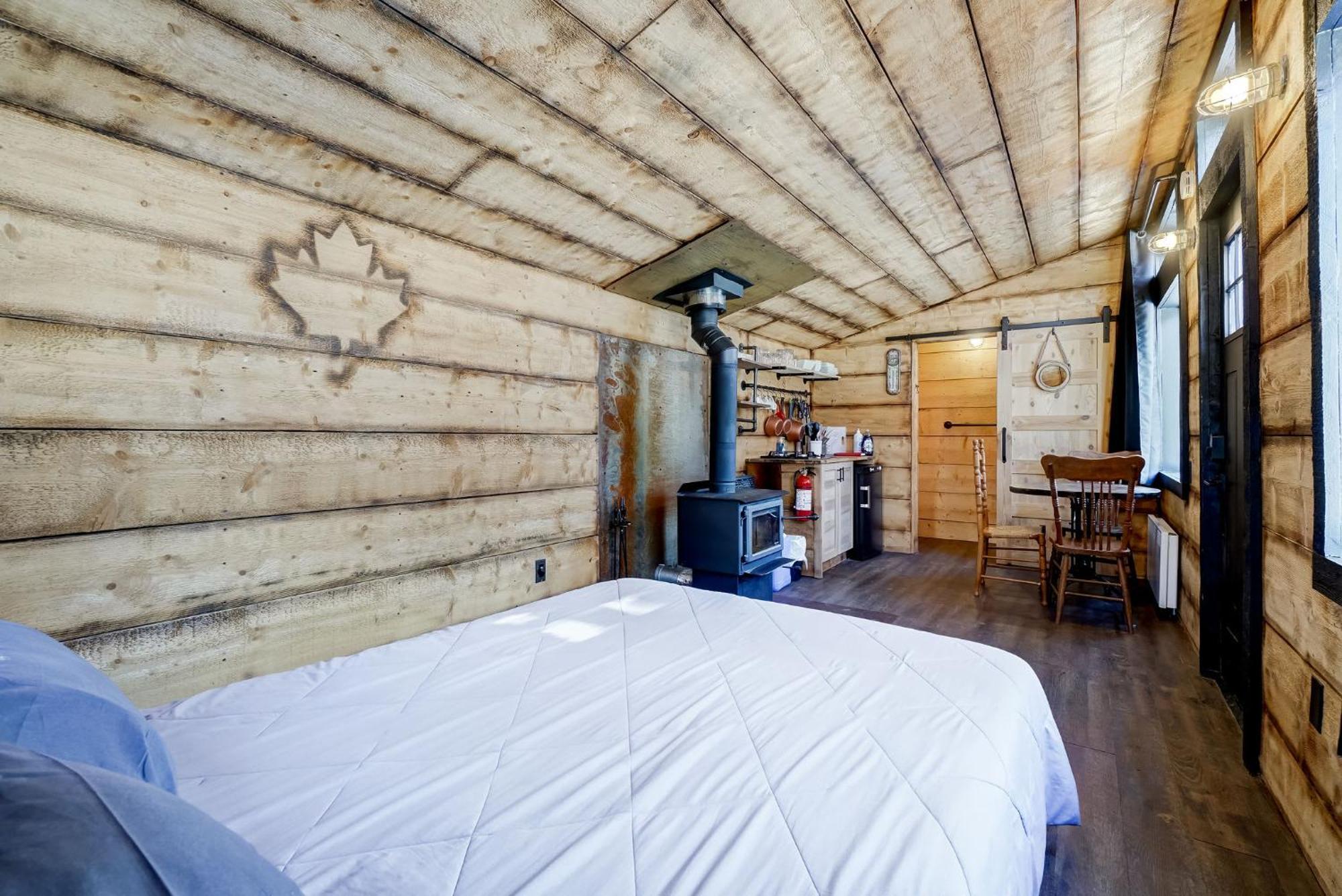 Your Cozy Cabin Retreat Saint-Remi-d'Amherst Dış mekan fotoğraf