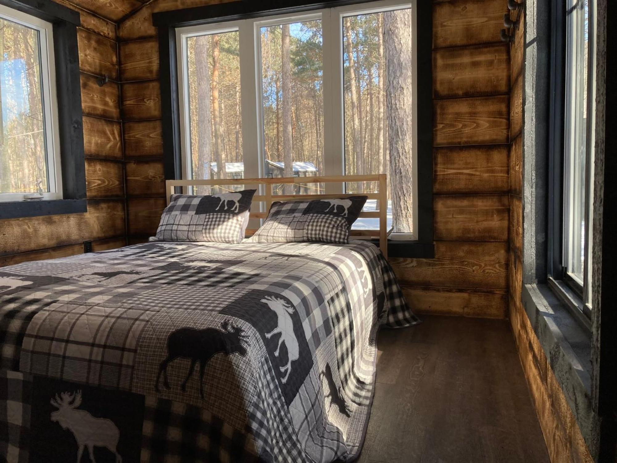 Your Cozy Cabin Retreat Saint-Remi-d'Amherst Dış mekan fotoğraf