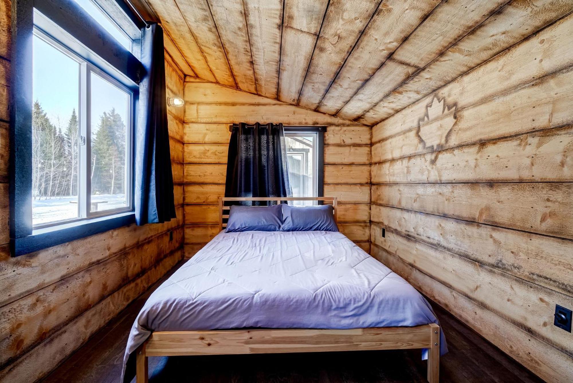 Your Cozy Cabin Retreat Saint-Remi-d'Amherst Dış mekan fotoğraf