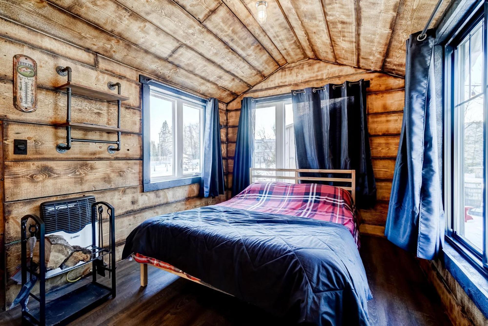 Your Cozy Cabin Retreat Saint-Remi-d'Amherst Dış mekan fotoğraf